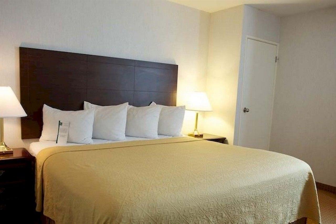 Holiday Inn Express & Suites Toronto Airport West By Ihg Mississauga Eksteriør bilde