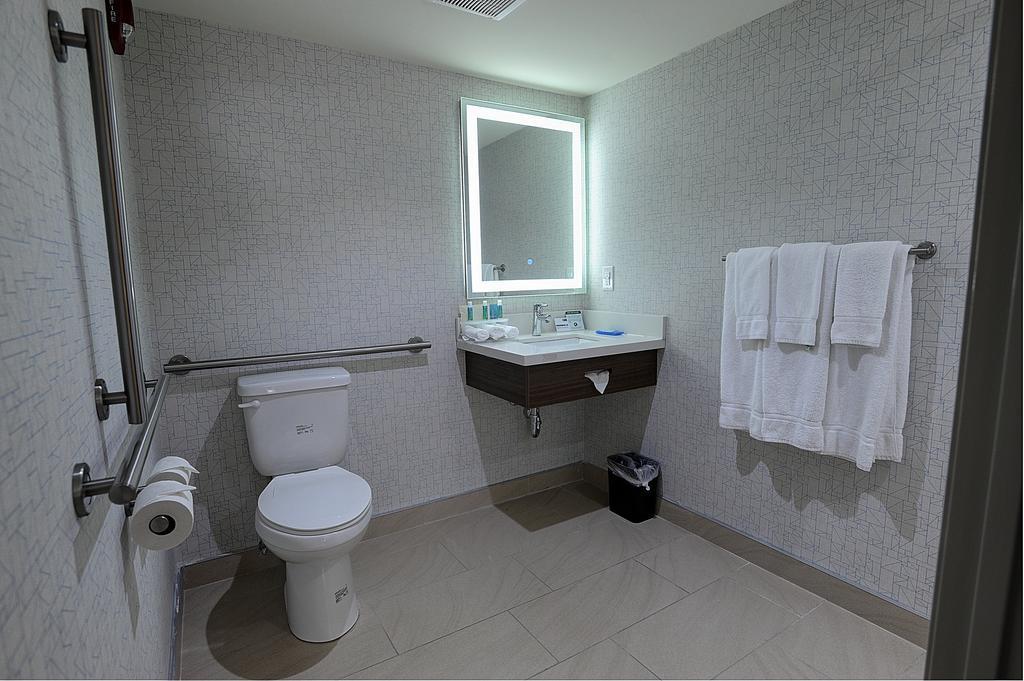 Holiday Inn Express & Suites Toronto Airport West By Ihg Mississauga Eksteriør bilde