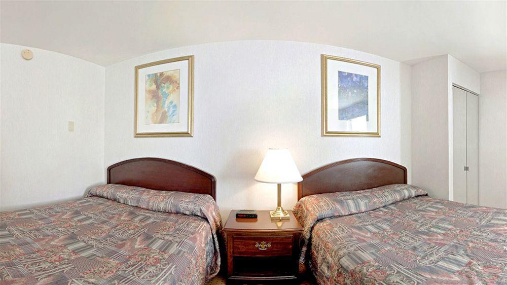 Holiday Inn Express & Suites Toronto Airport West By Ihg Mississauga Eksteriør bilde