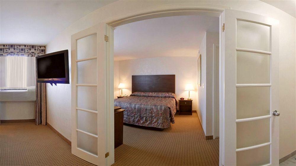 Holiday Inn Express & Suites Toronto Airport West By Ihg Mississauga Eksteriør bilde